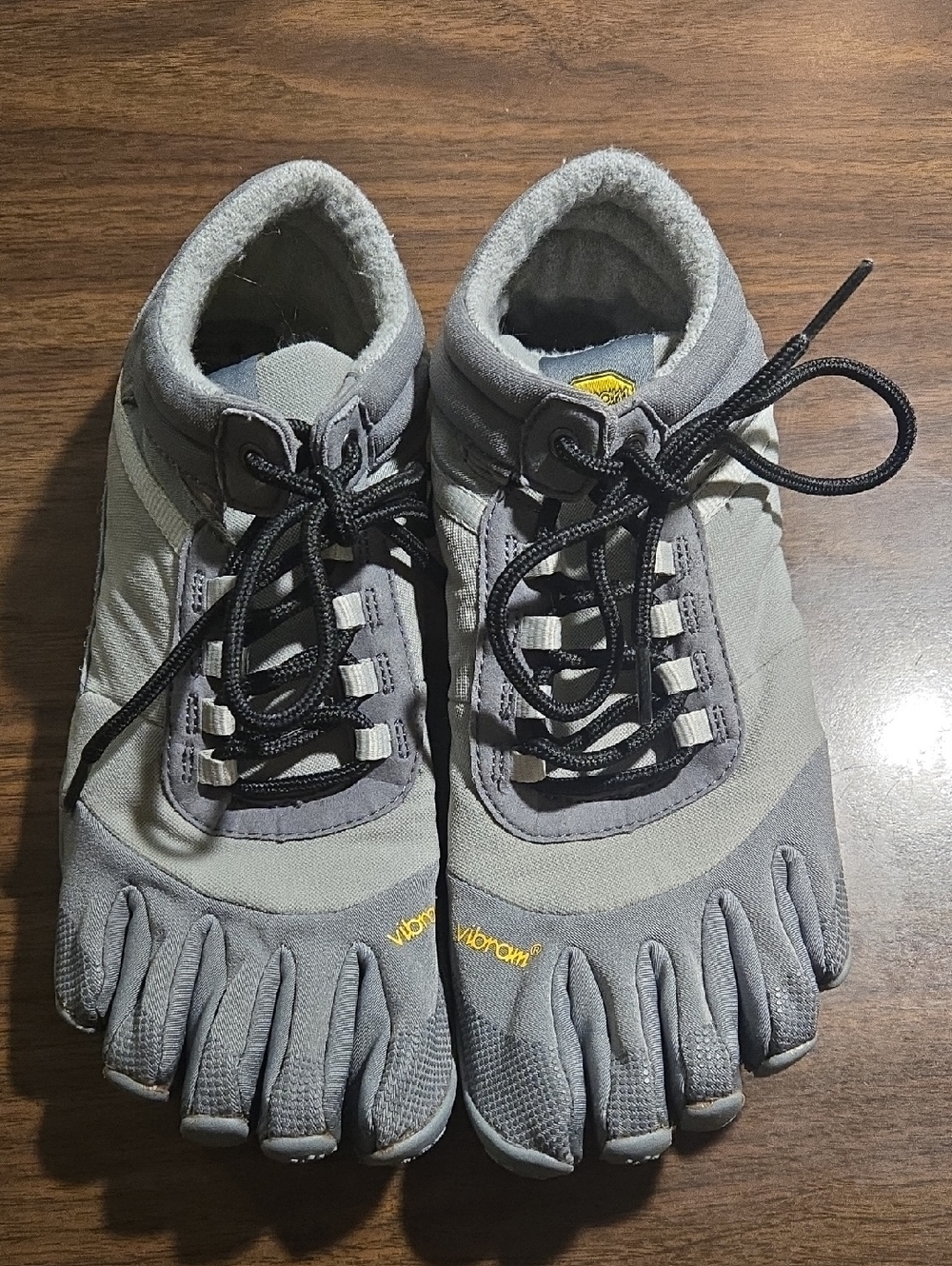 Women's Vibram Fivefingers V-Trek Insultated toe shoes EU Size 42 (US 9.5-10)